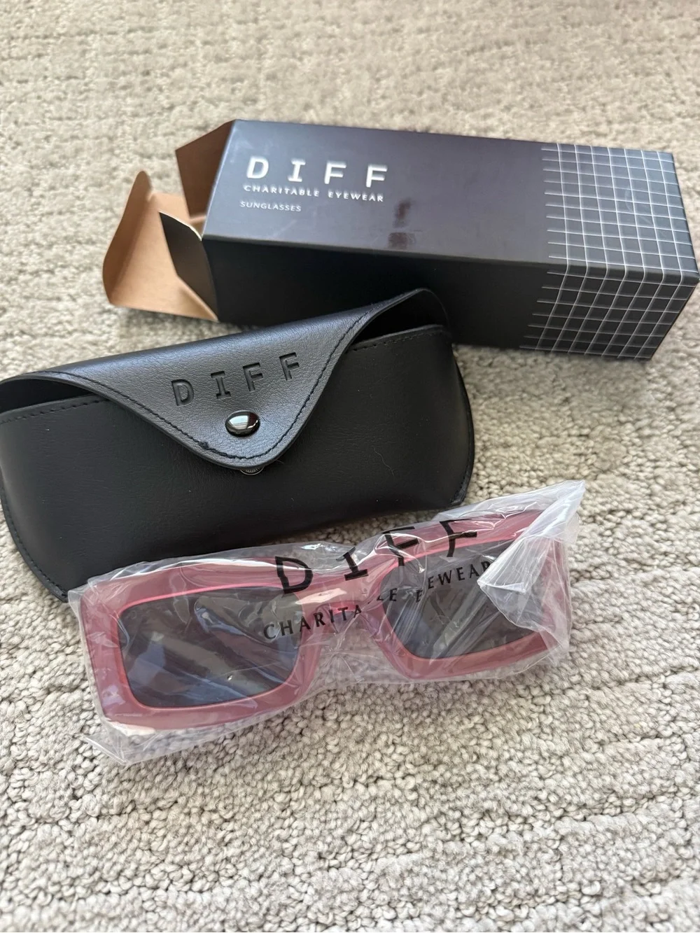 DIFF Eyewear Indy Rectangular Sunglasses Reddish Pink New in Box
